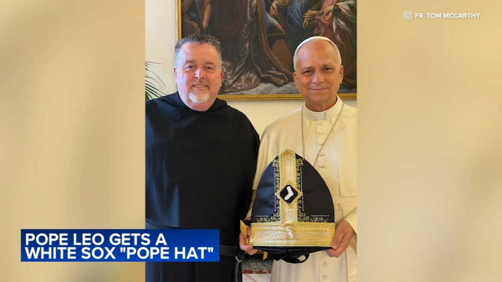 Pope Leo gifted White Sox pope hat

