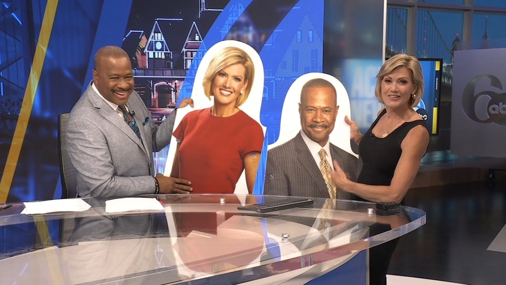 Cecily and Rick exchange gifts during final 11 p.m. newscast together