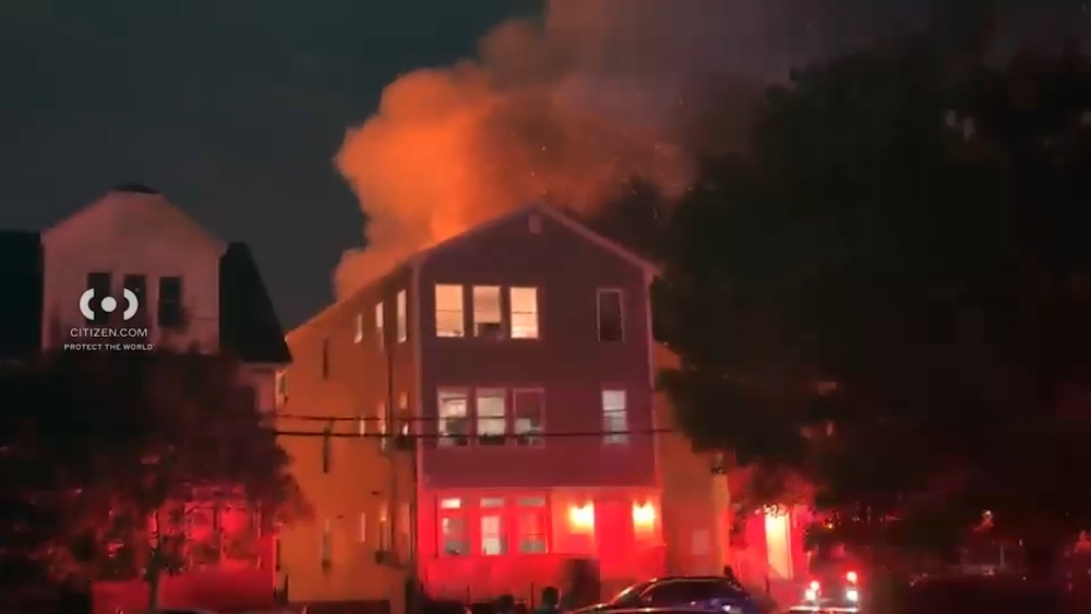 Building partially collapes in large Newark house fire