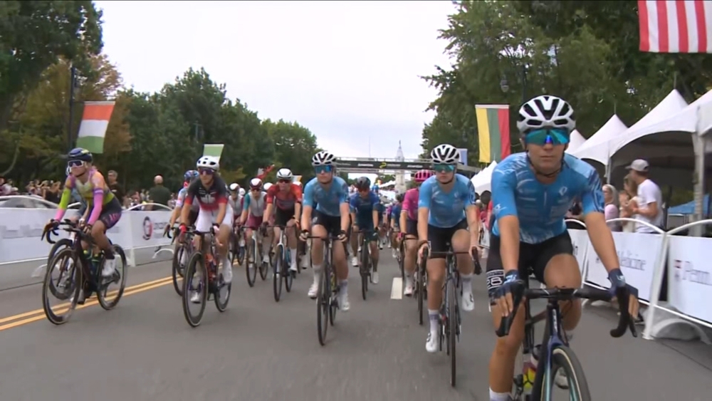 Ceremonial start for women's race at Philadelphia Cycling Classic