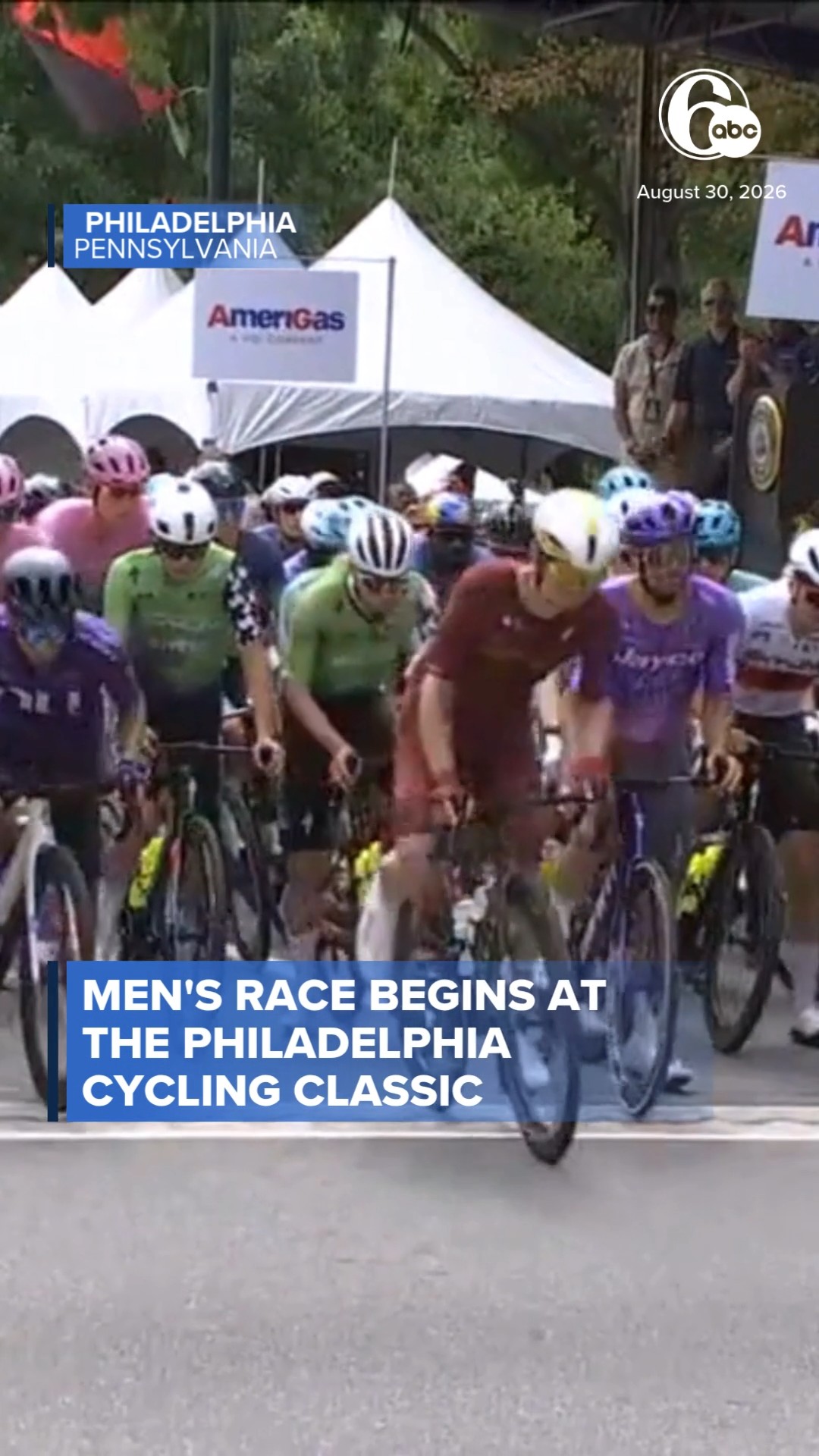 Men's race begins at the Philadelphia Cycling Classic
