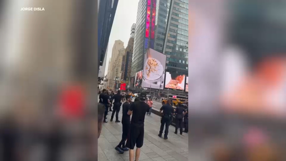 NYPD shoots woman who stabbed 2 people in Times Square