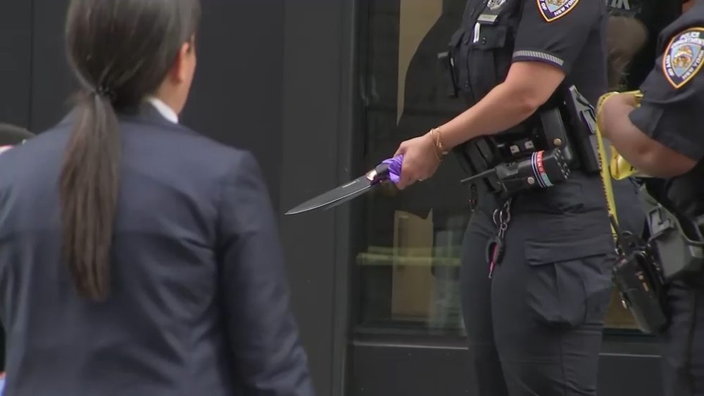 2 dead, 1 injured in Times Square stabbing, police-involved shooting
