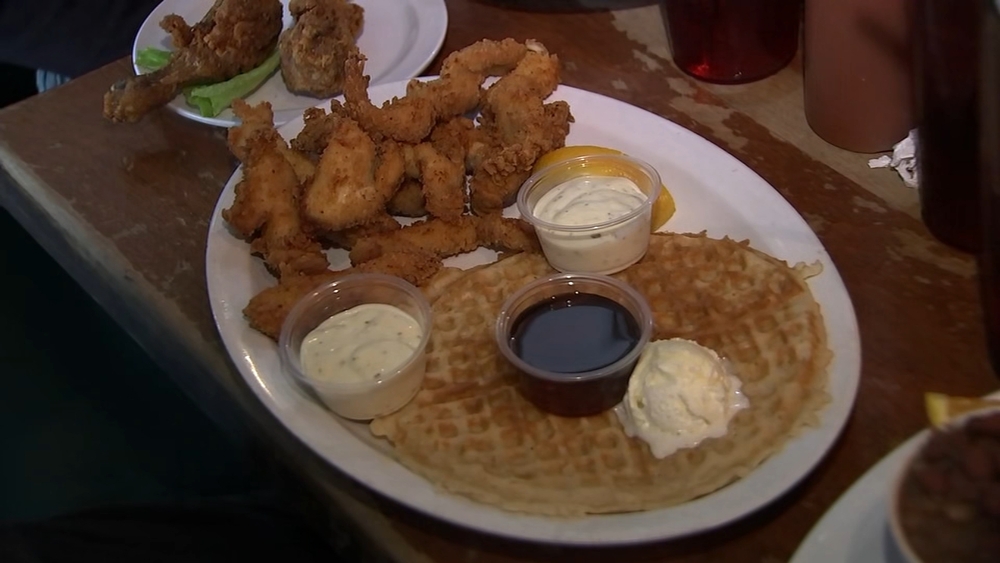 Beloved Oakland chicken and waffle restaurant closing
