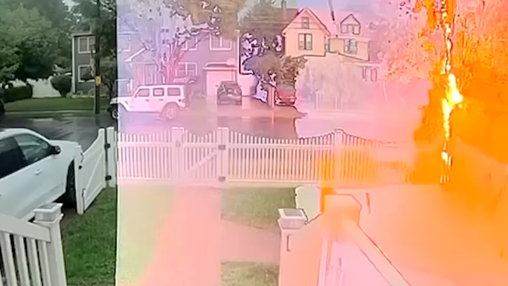 Video shows man being struck by lightning on Staten Island