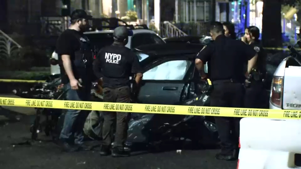 Driver crashes, damages multiple cars in Gravesend, Brooklyn