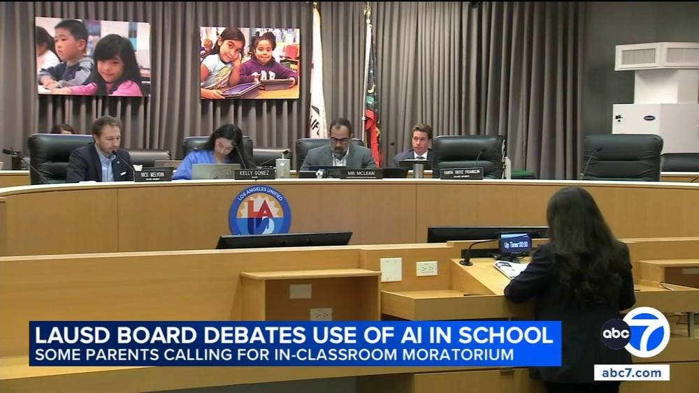 LAUSD blocks students from using AI on district-issued devices