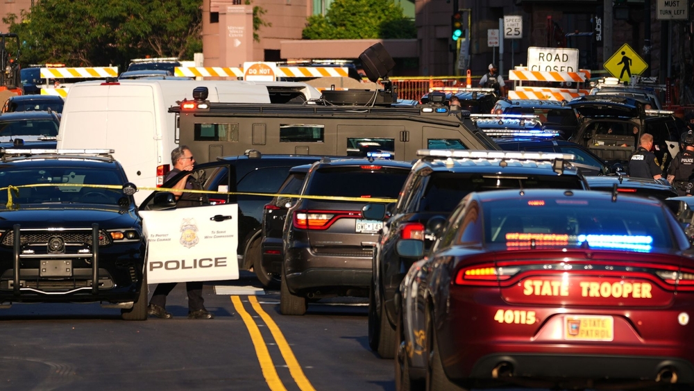 2 killed, suspect dead after shooting at downtown Minneapolis apartment building