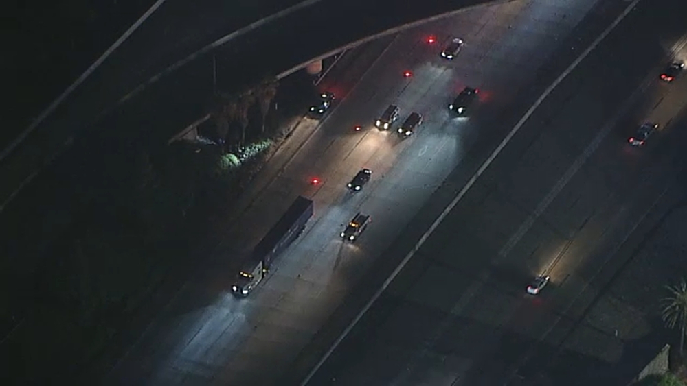 2 killed in off-ramp crash on southbound 5 Fwy in Anaheim
