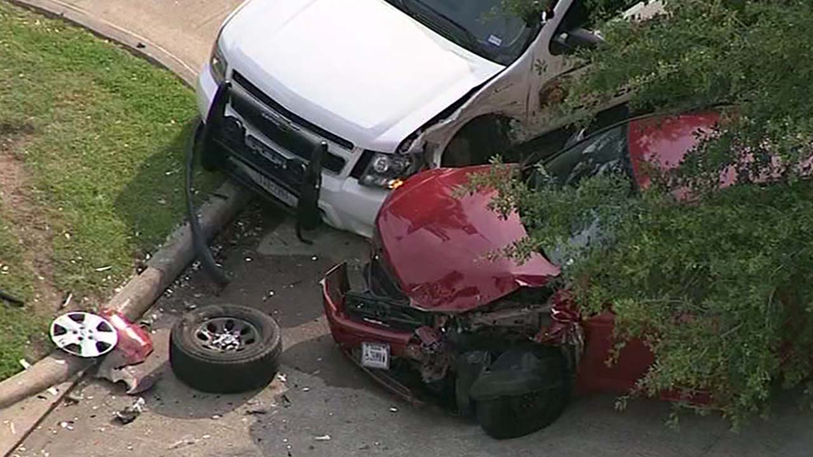 Car slams into home in northwest Harris County - ABC13 Houston