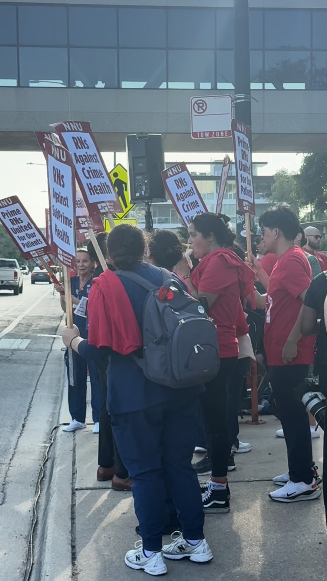 Nurses at hospitals in Chicago, Olympia Fields go on 1-day strike