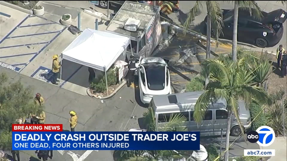 1 killed, 4 hurt after car plows into pedestrians outside Trader Joe's