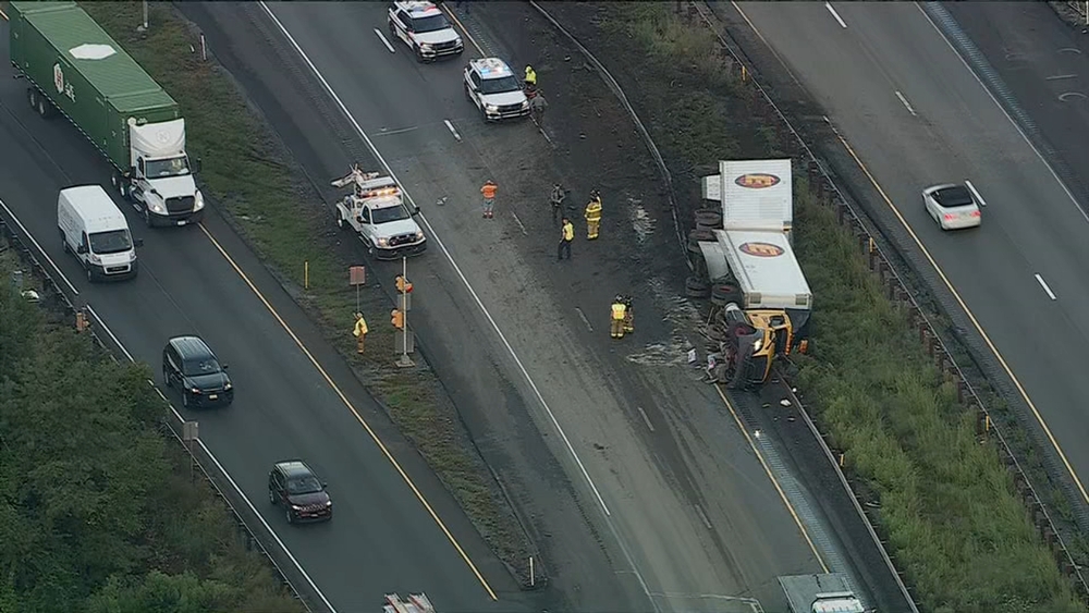 Overturned truck causing major traffic issues on I-476 NB in Delco