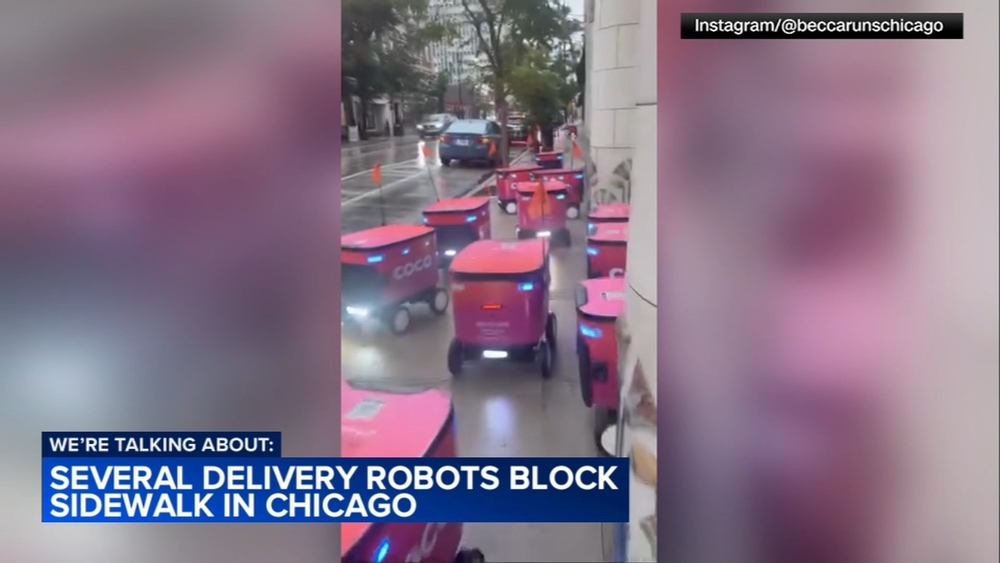 Delivery robots clog Chicago sidewalk
