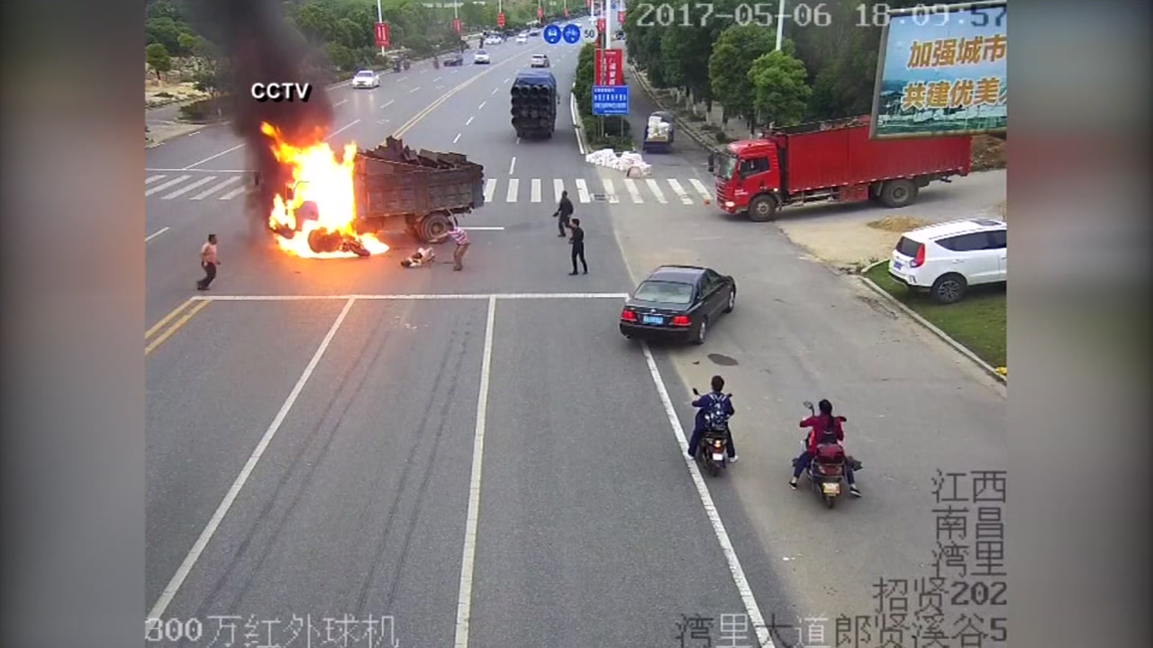 051117-ewn-motorcycle-fire-crash-vid