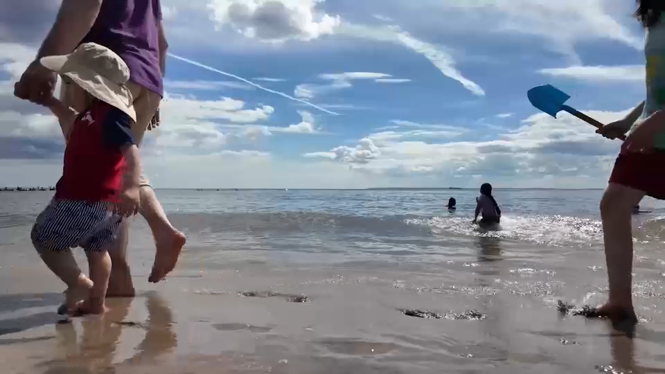 Beachgoers soaking up last bit of summer on Coney Island