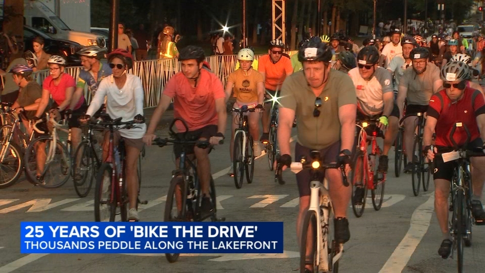 Chicago bicyclists take over DLSD for Bike the Drive 2026