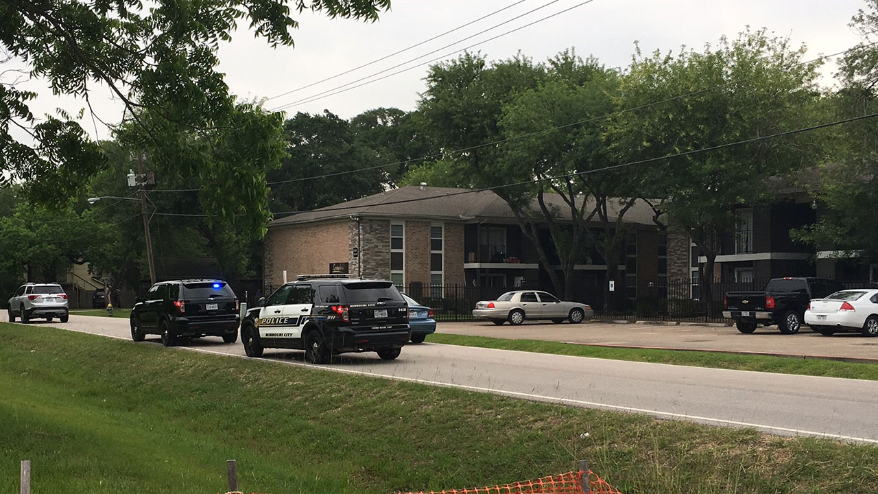 Police searching for Missouri City neighborhood shooter