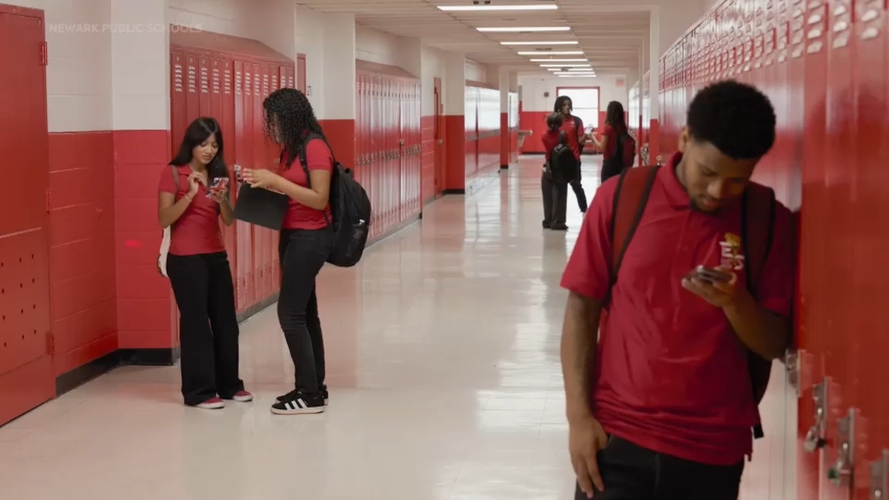 Newark students return to school under new statewide cellphone ban