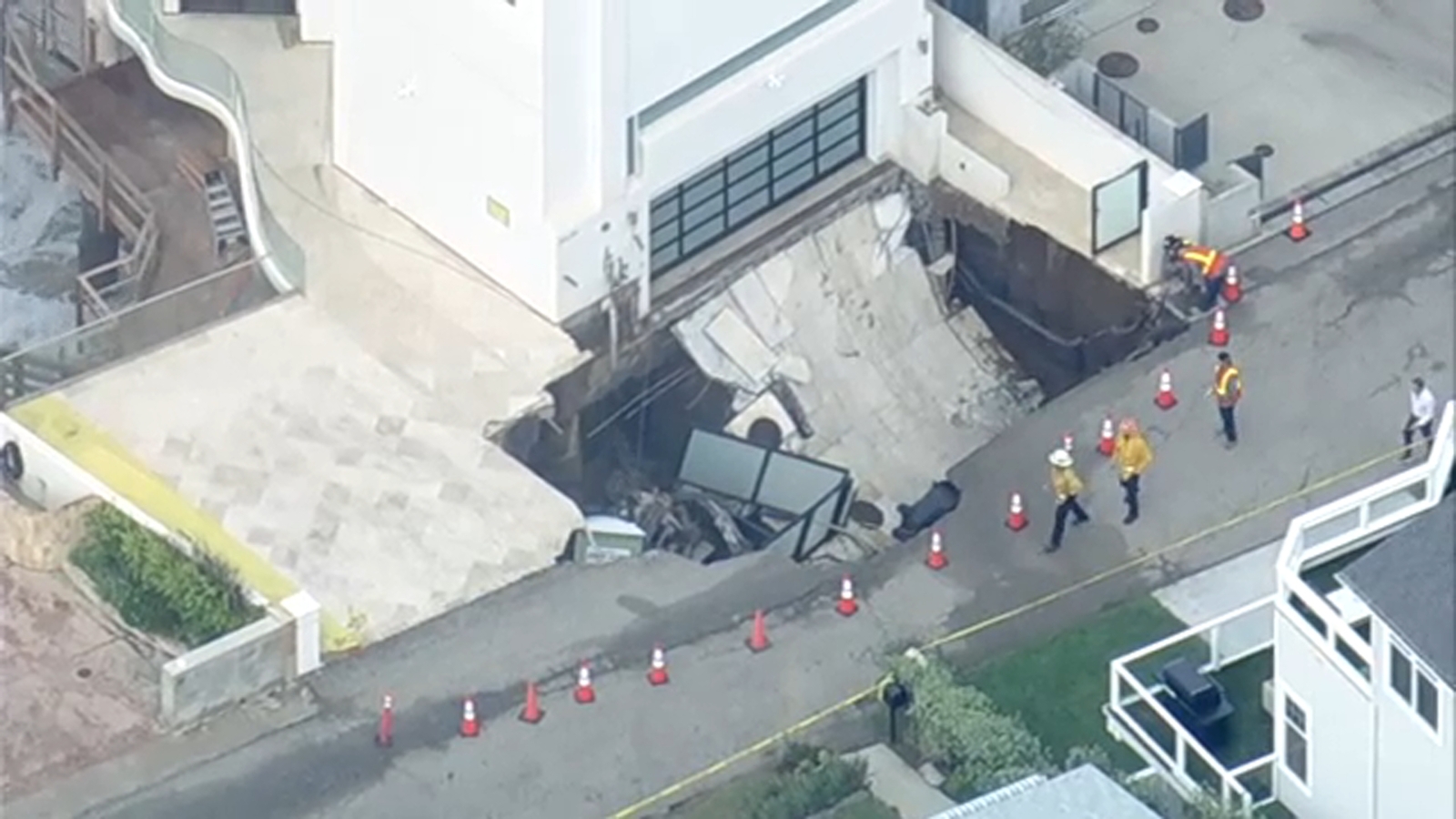 Malibu driveway collapses into sinkhole amid coastal erosion