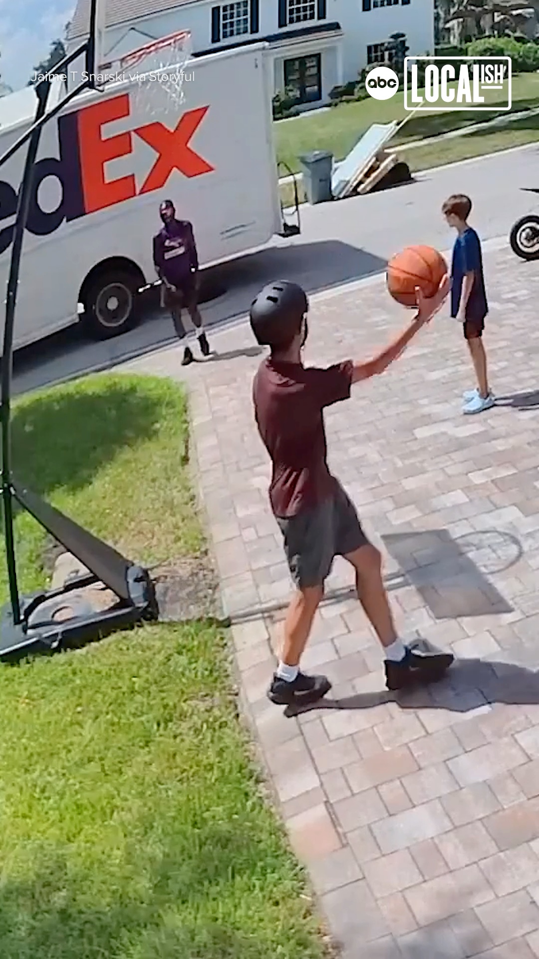 This delivery driver enjoyed a wholesome pit-stop!