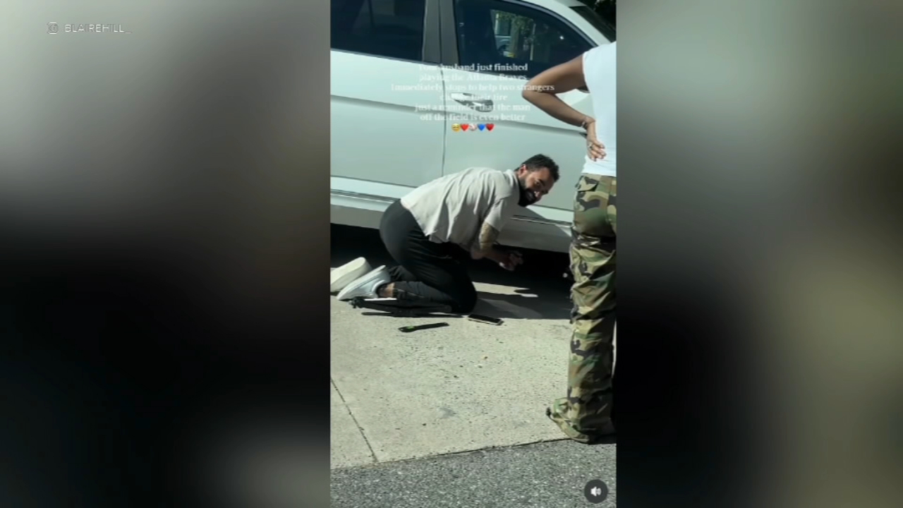 Phillies outfielder Derek Hill help fans change flat tire following Braves game