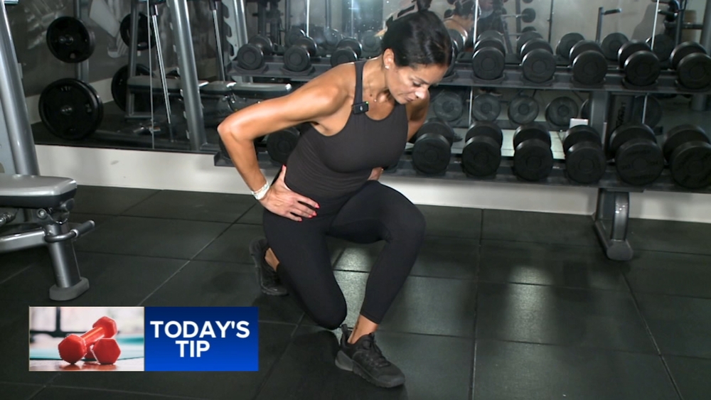 Fitness Tip: Curtsey with a knee lift