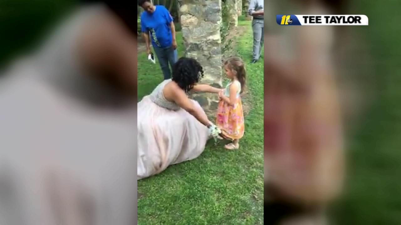 Little girl thinks prom-bound teen is real princess