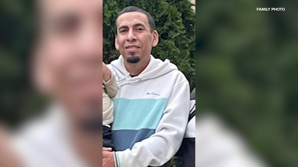 1 year after man killed by agent, community calls for accountability