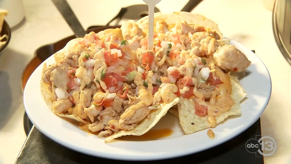 ABC13's Bob Slovak gets a taste of the Texans' new menu lineup at Reliant Stadium