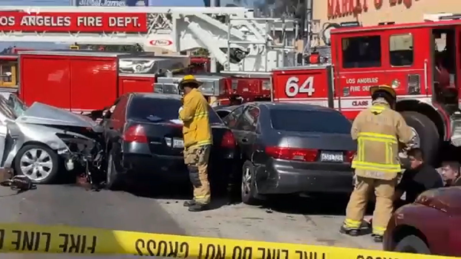 Firefighter among 7 injured in crash involving Los Angeles Fire Department ladder truck in South Los Angeles Firefighter among 7 injured in crash involving Los Angeles Fire Department ladder truck in South Los Angeles