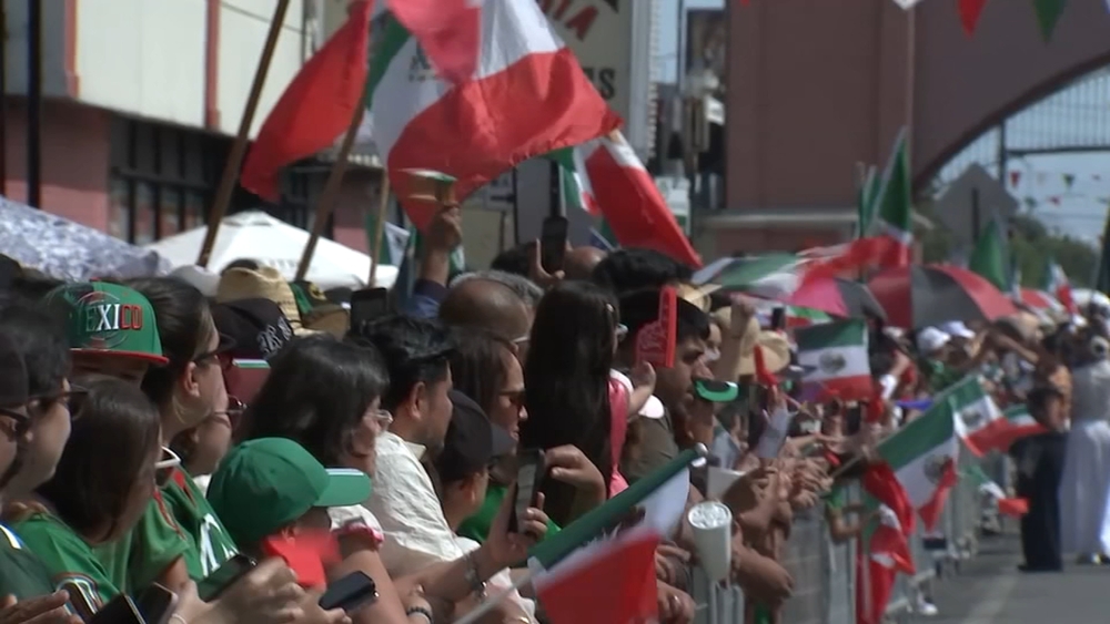 Little Village parade celebrates Mexican Independence Day