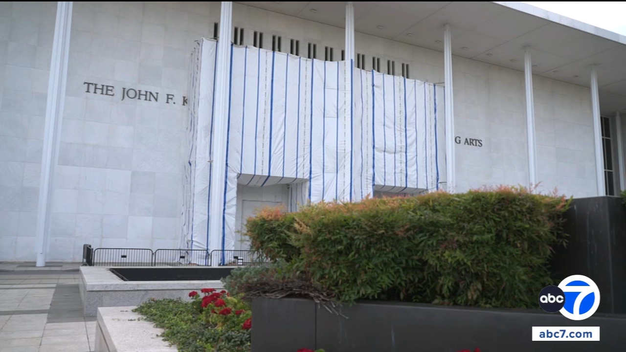 Kennedy Center board votes to immediately close center's main building, sources say, after judge blocks adding Trump tribute to Kennedy Center facade