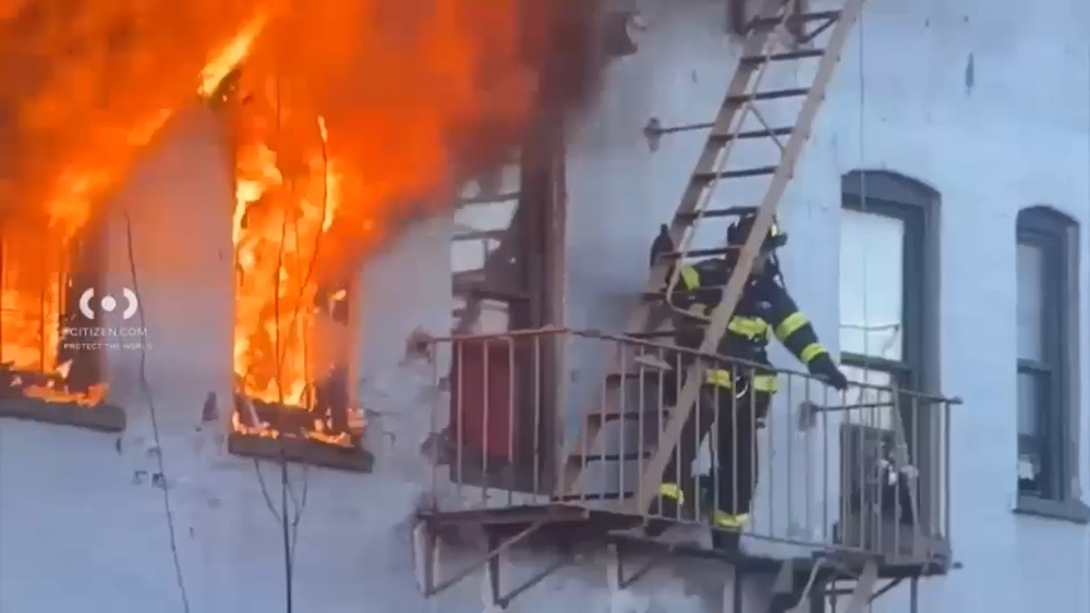 6 injured, dozens of families displaced after Bronx apartment building fire