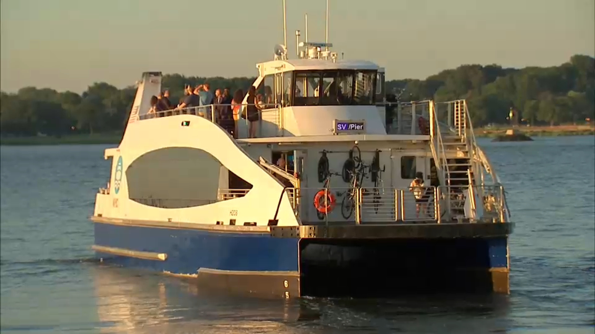 Bronx leaders push for public access at Yankee ferry dock