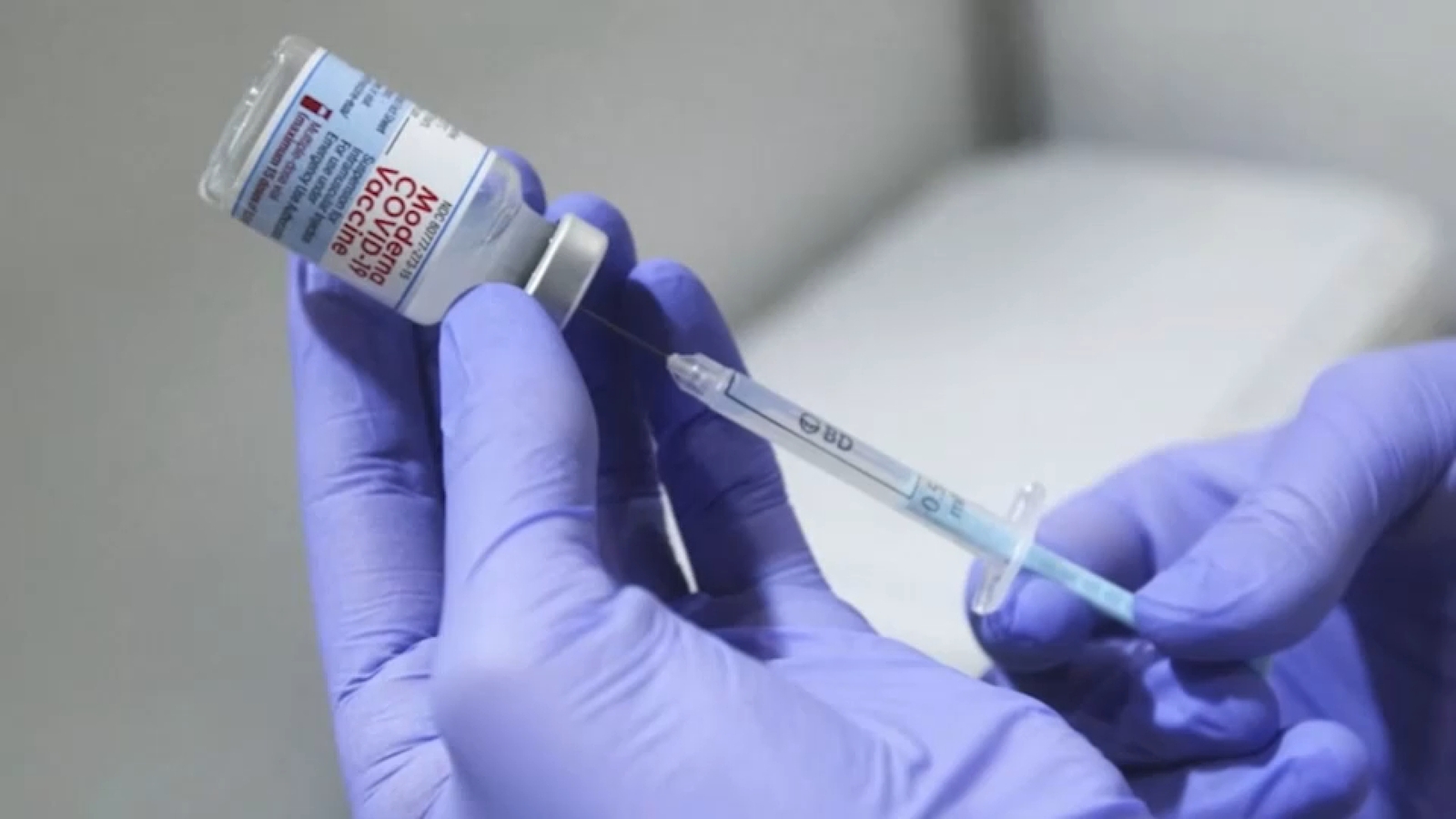Conflicting COVID vaccine guidance from medical community fuels confusion