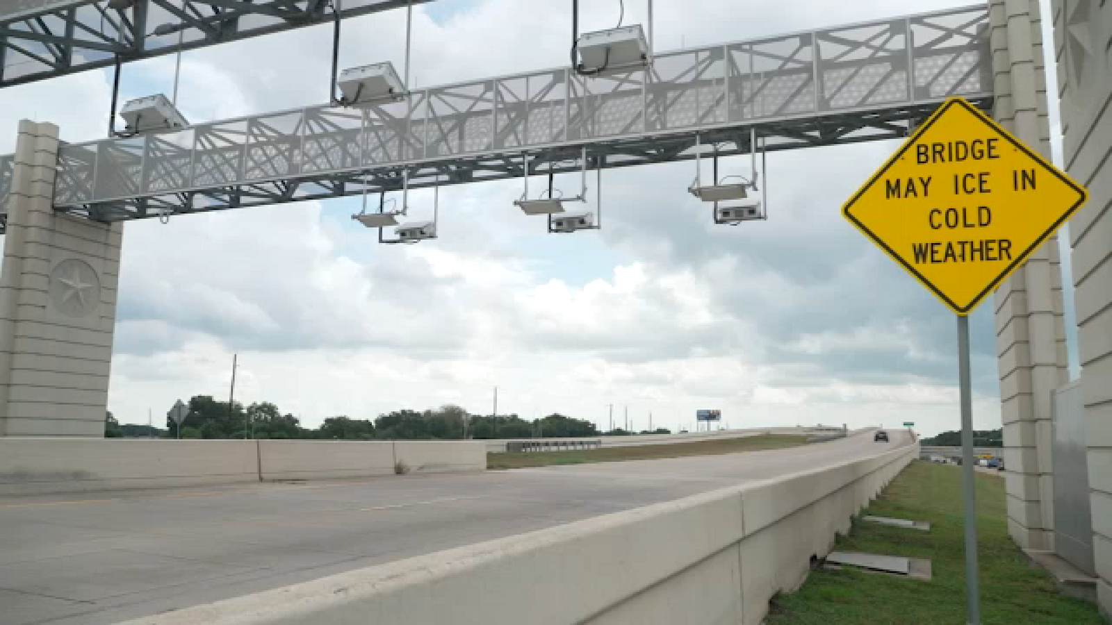Action 13 helps clear 86-year-old man's $1,980 toll road bill
      