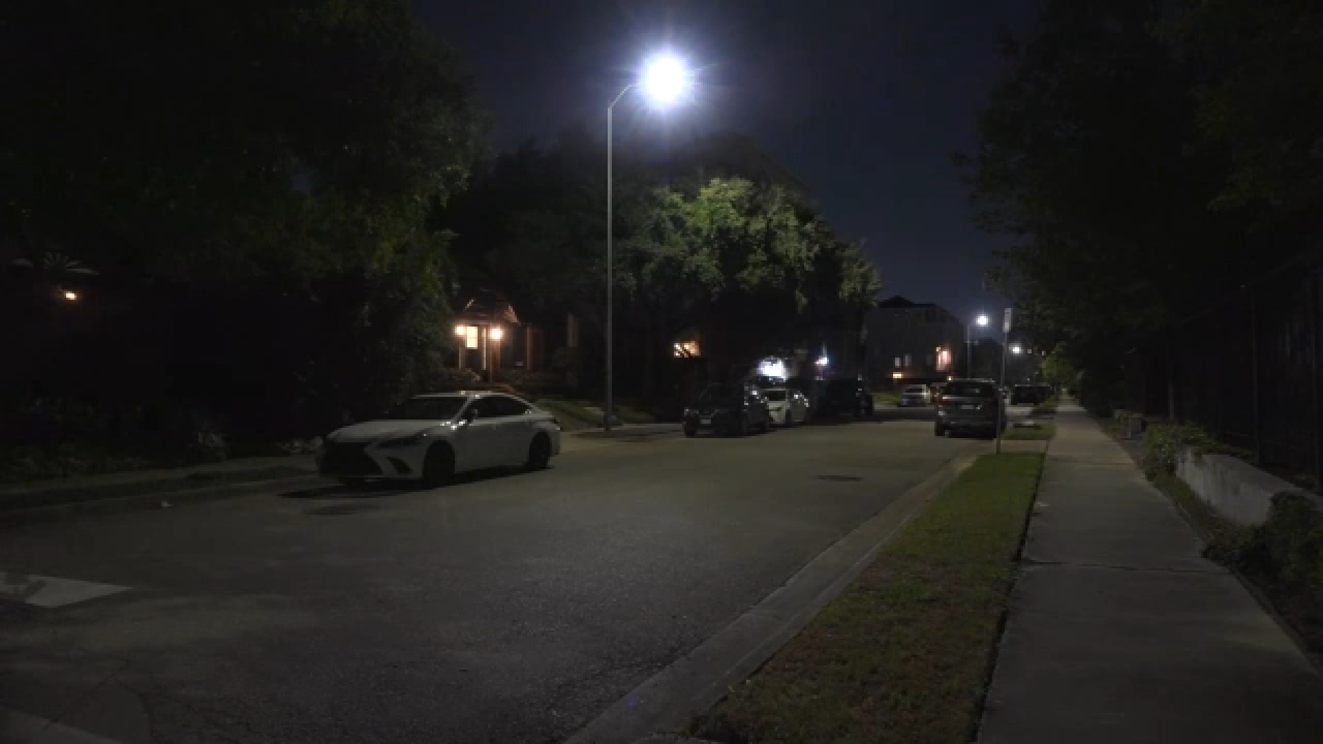 3 bystanders shot after suspect fired gun during fight near Midtown, HPD said