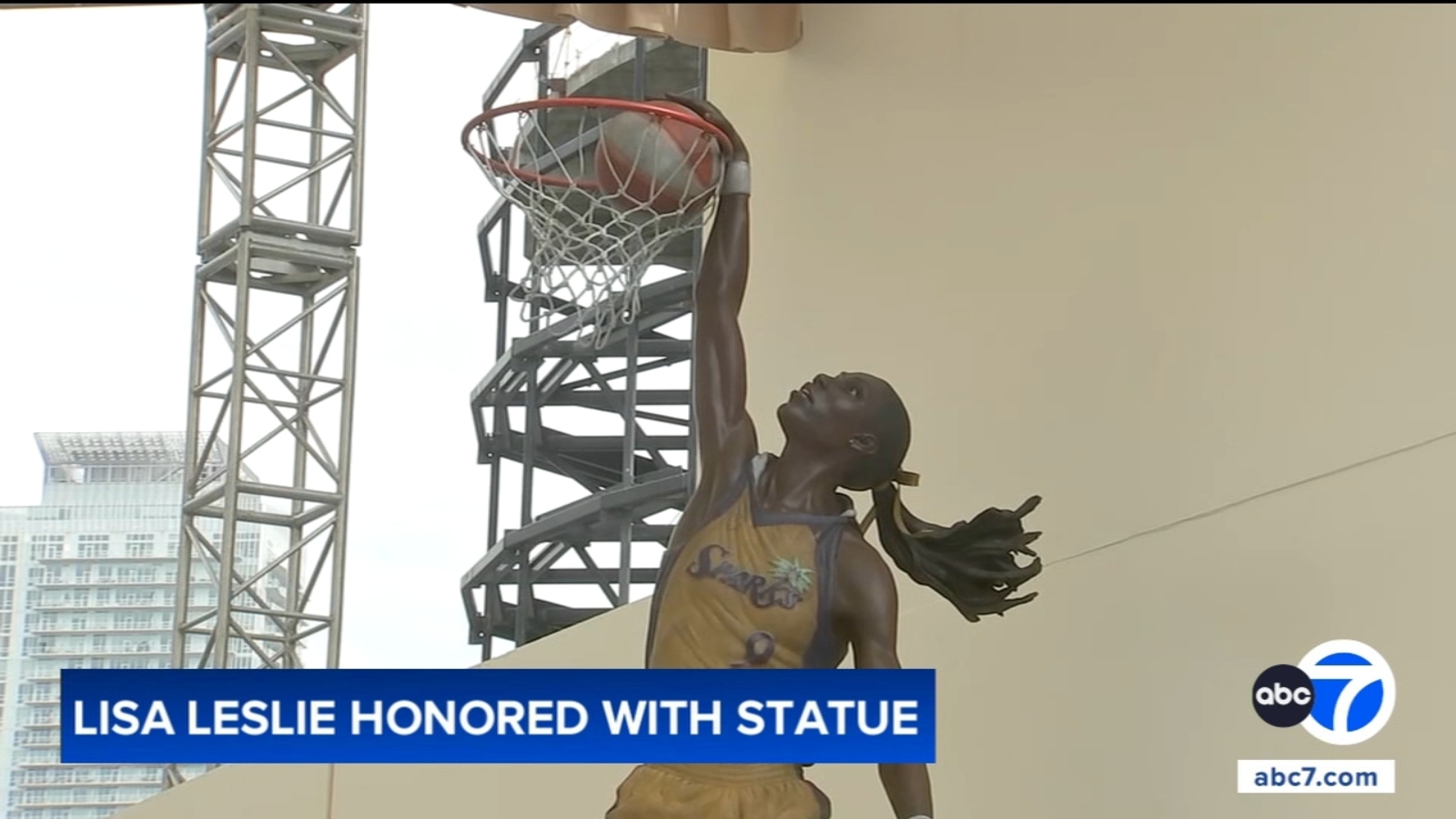 Sparks unveil statue honoring Lisa Leslie outside Crypto.com Arena Sparks unveil statue honoring Lisa Leslie outside Crypto.com Arena