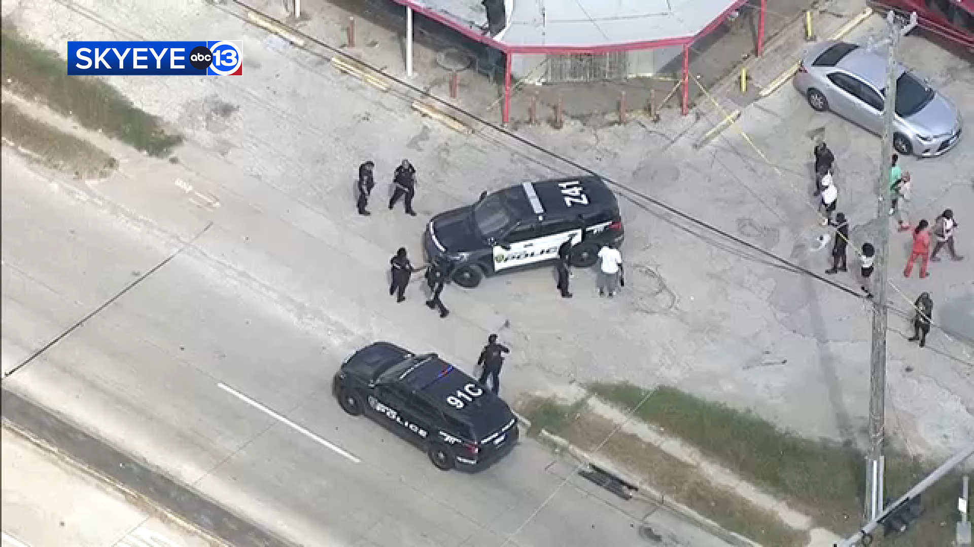 Suspect detained after man stabbed, killed in northeast Houston, HPD investigators say