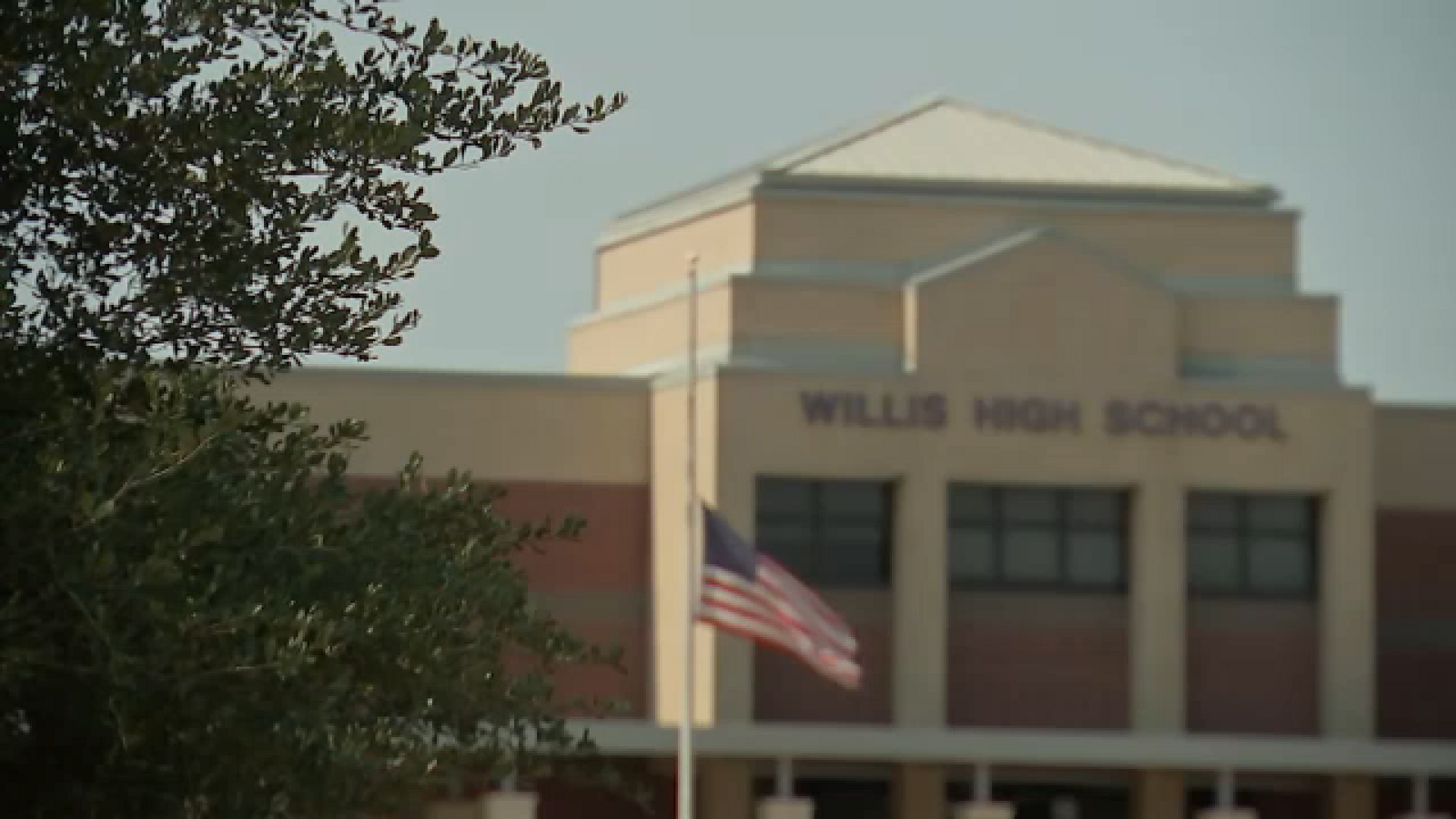 2 Willis HS students taken into custody after making bomb statements to staff, district says
      