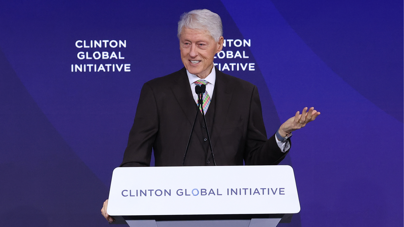 Bill Clinton takes veiled public shot at Trump's actions: 'Hard to make up'
      