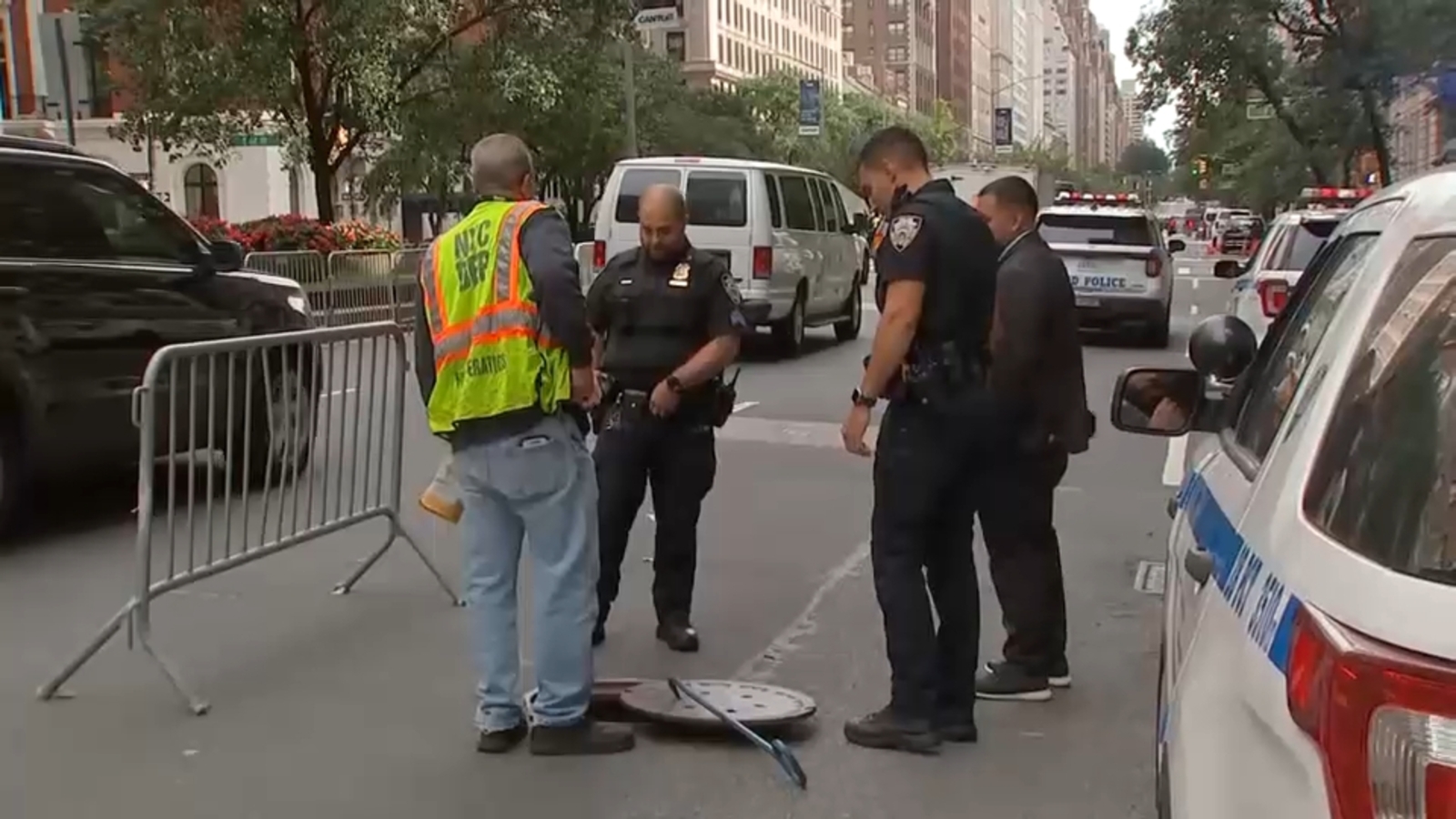 3 people spotted climbing out of sewer on Upper East Side