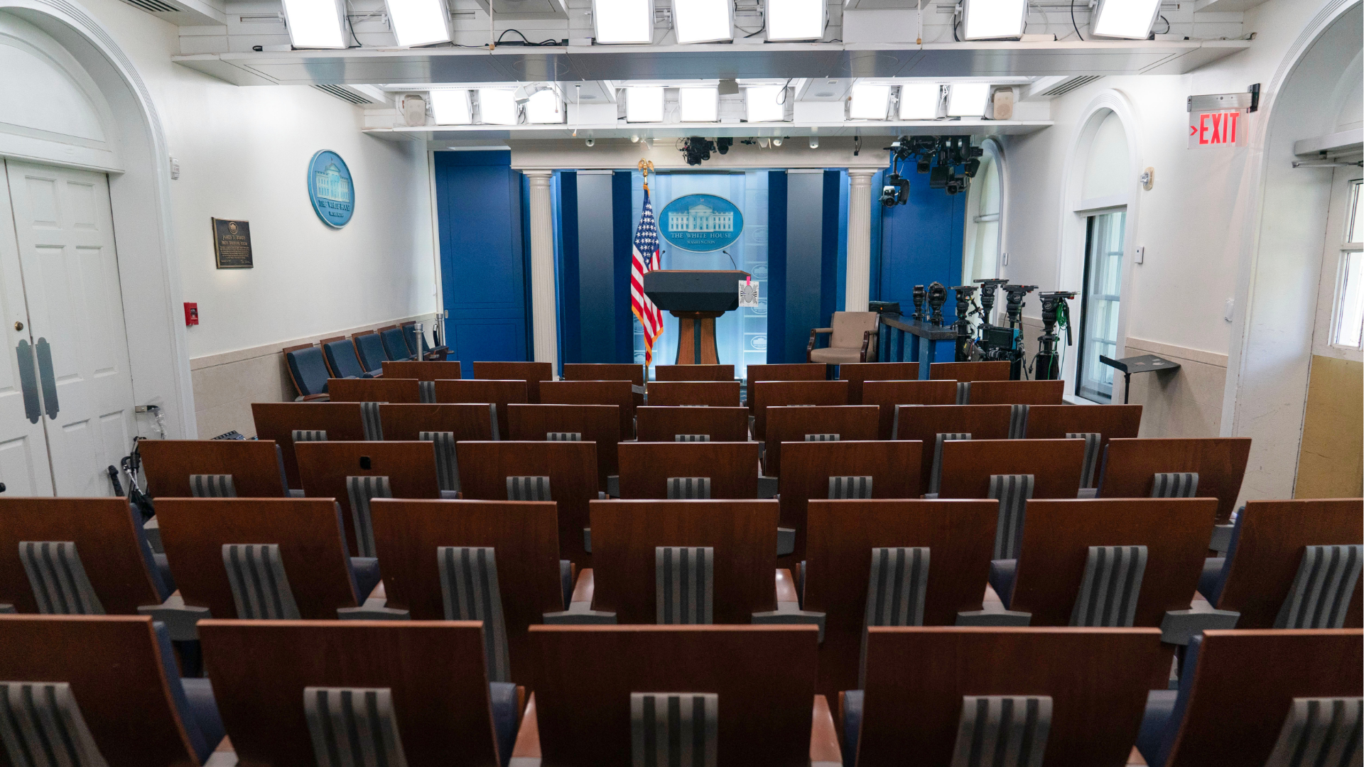 Judge orders White House to restore access to news outlets Trump banned