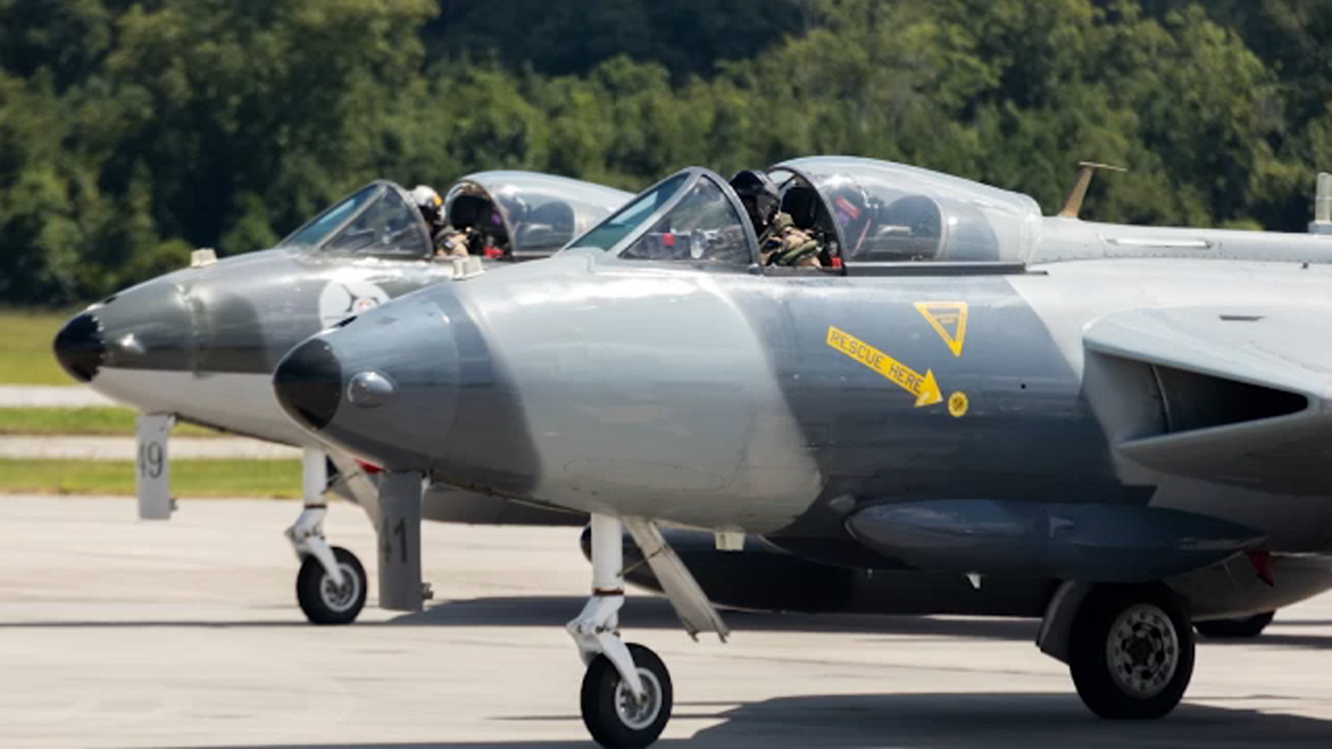 Pilot rescued after MK-58 Hawker Hunter crashes in Pacific Ocean off coast of Morro Bay, California