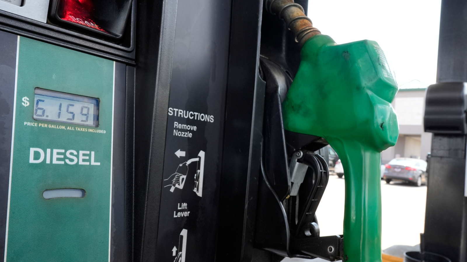 Skyrocketing diesel prices rattle Republicans as midterms approach