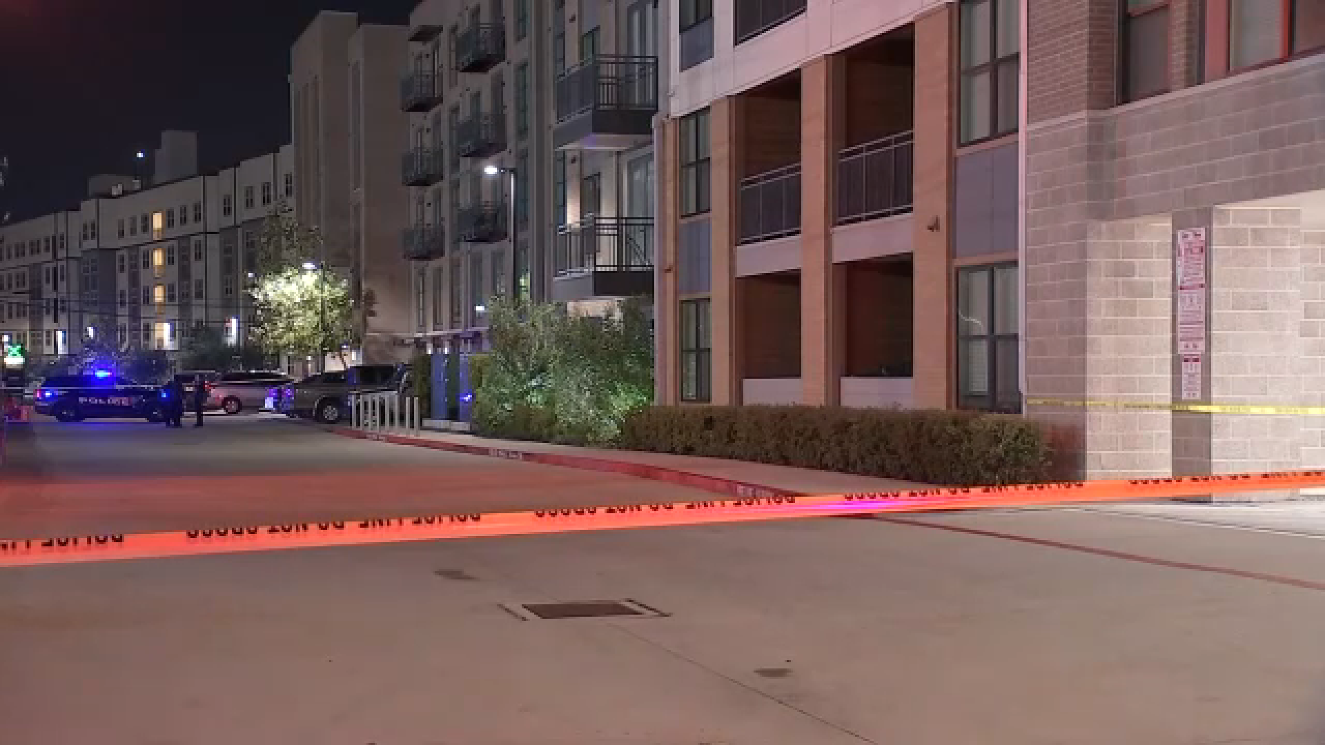 Man dies after fight with girlfriend leads to stabbing at apartment complex, HPD says