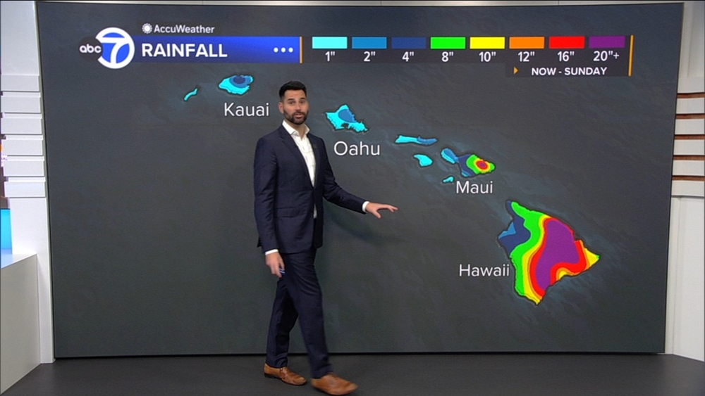 Strengthening Tropical Storm Nolo heads for Hawaii