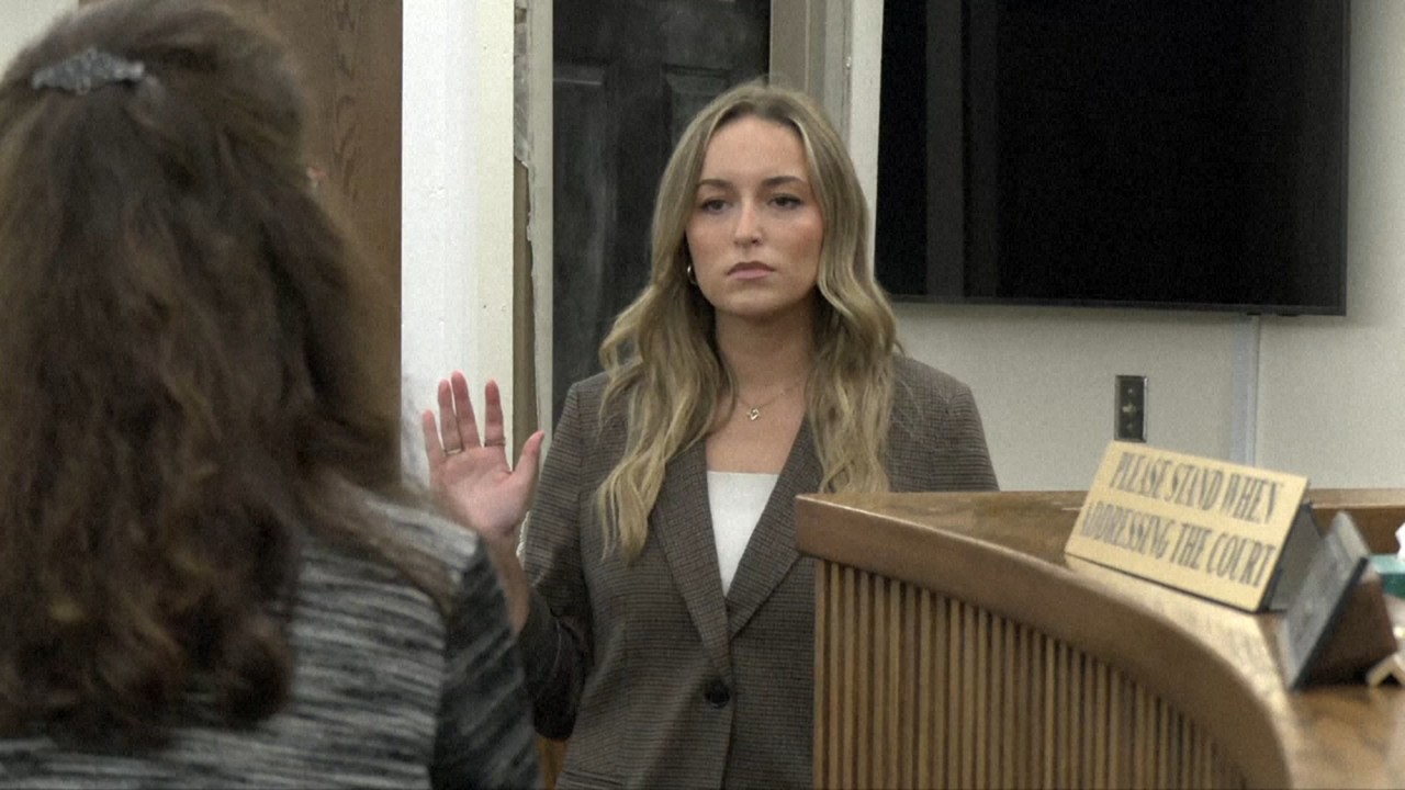 Mistress of ex-'American Idol' contestant testifies in trial