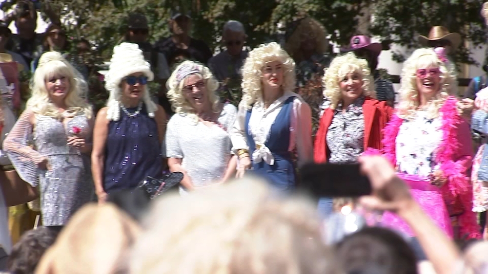 A nod to '9 to 5,' SF celebrates 1st-ever Dolly Parton Day